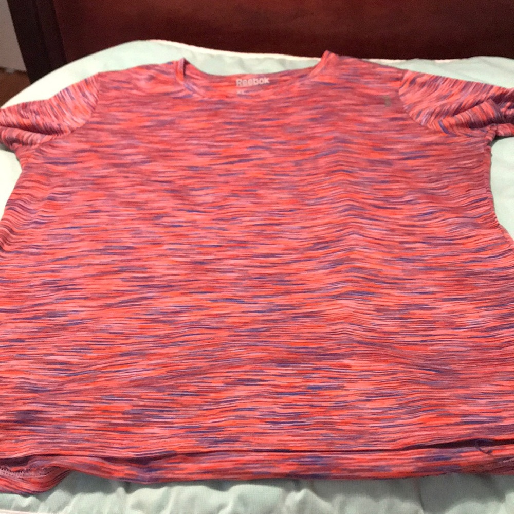 Women’s Reebok top